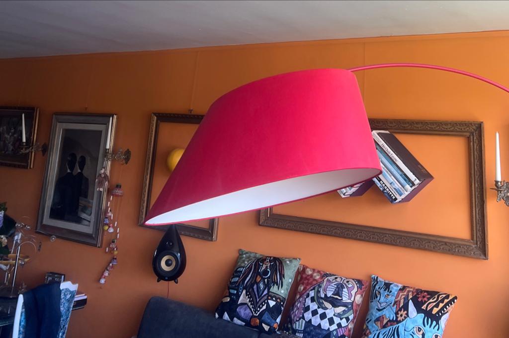 Design booglamp met rode kap - Zuiver, Ophalen, Gebruikt, Metaal, 150 tot 200 cm