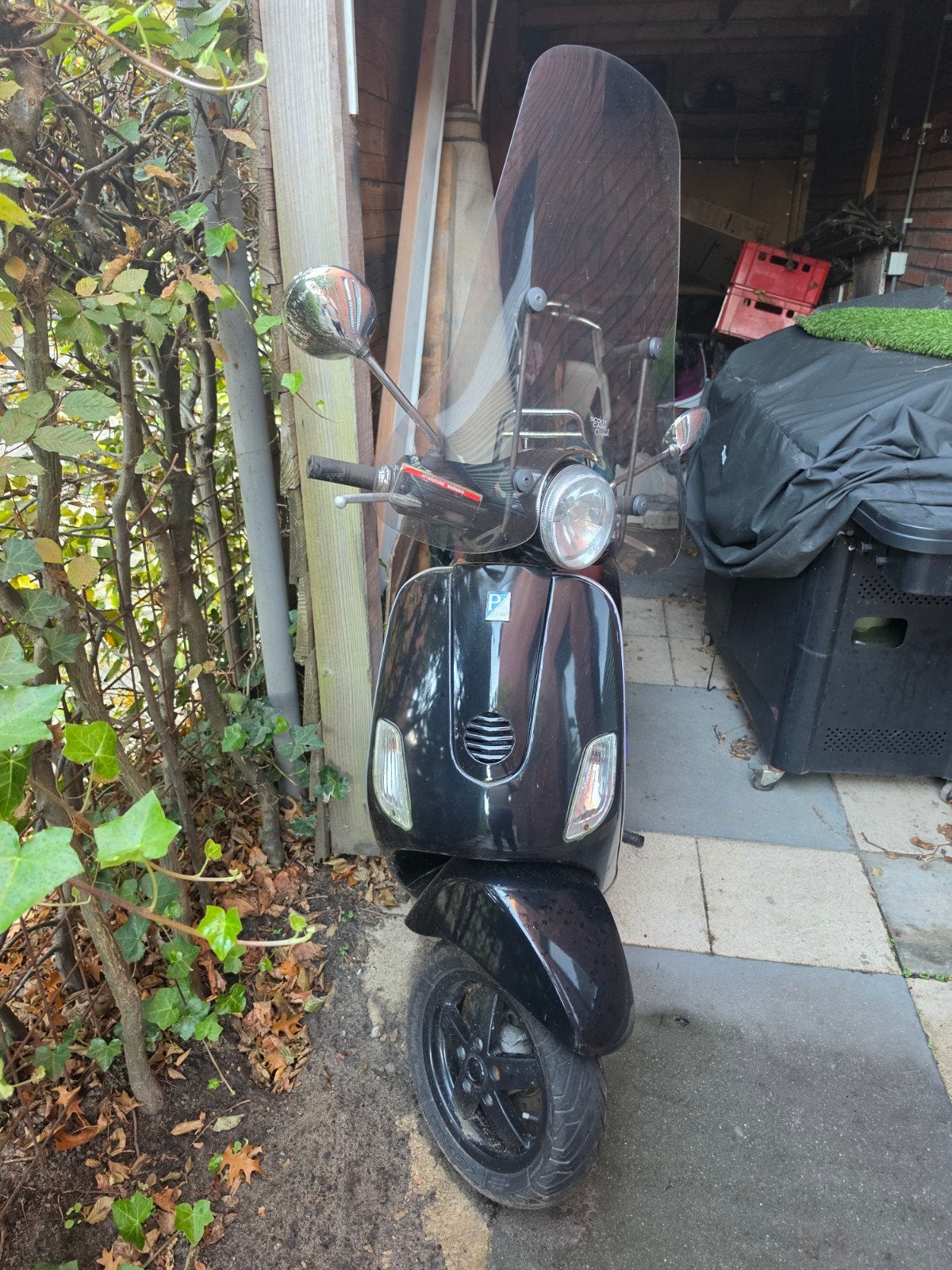 Vespa LX 25 km/u - Zwart met windscherm, Fietsen en Brommers, Ophalen, Gebruikt, Benzine, Vespa LX