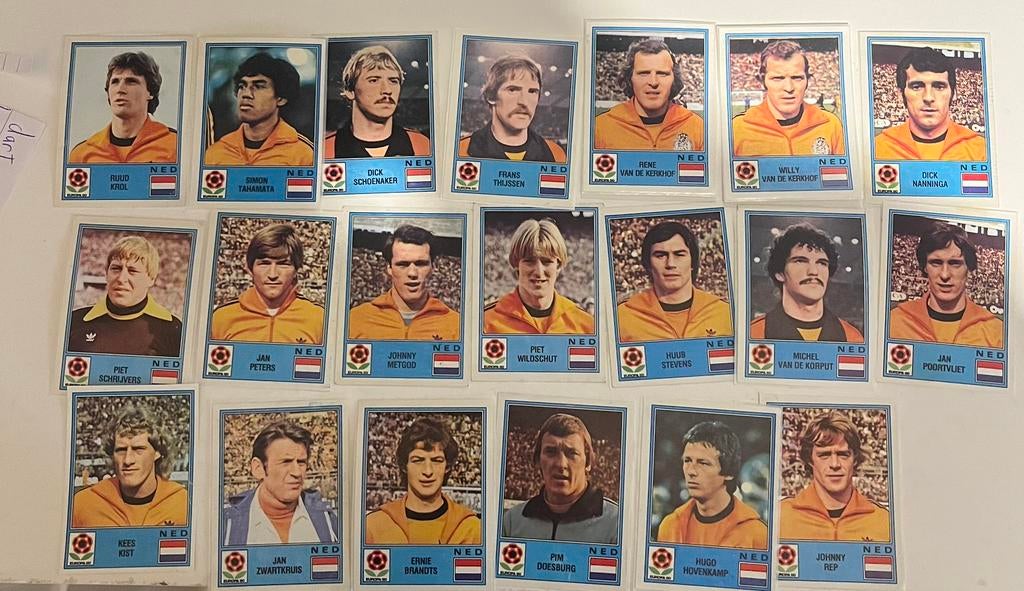Nederlands elftal kaarten / europa 80 (uit een boek gehaald), Ophalen of Verzenden