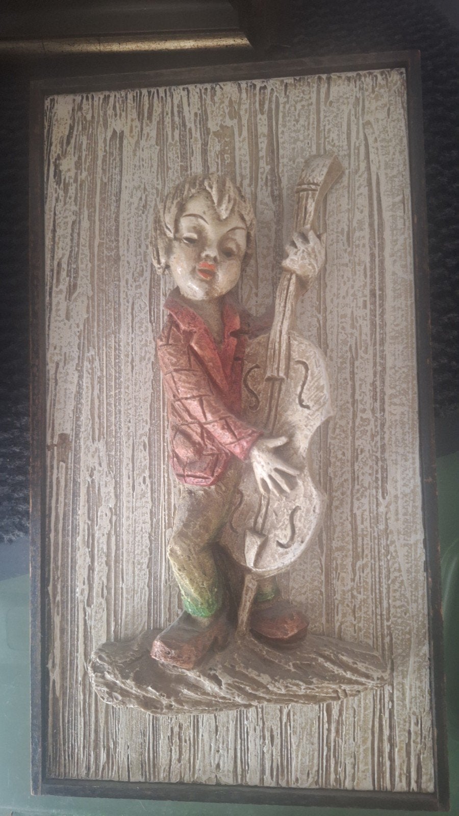 Vintage wanddecoratie jongen met contrabas, Antiek en Kunst, Ophalen of Verzenden, Wanddecoratie, 20 - 50 cm, Steen of Keramiek