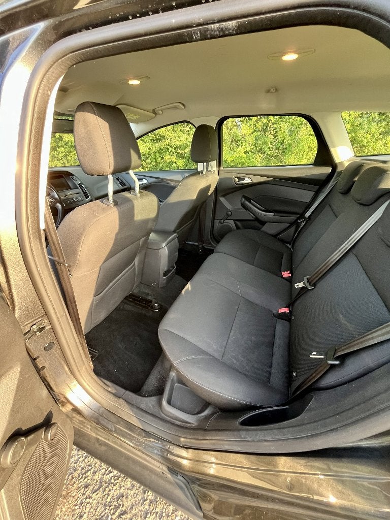 Ford Focus 1.0 Ecoboost 125pk 2017 - LEKT KOELVLOEISTOF, Zwart, Handgeschakeld, 1216 kg, Particulier