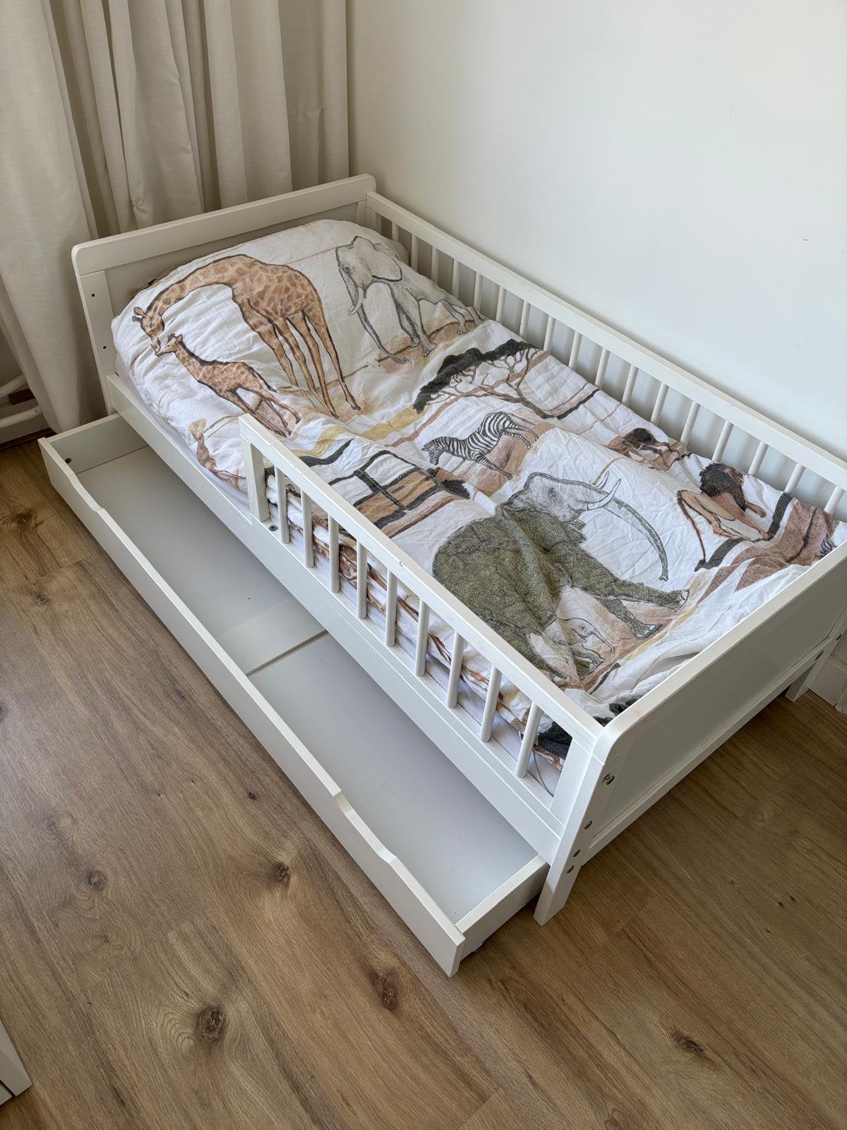 Peuterbed met lade, Ophalen, Zo goed als nieuw