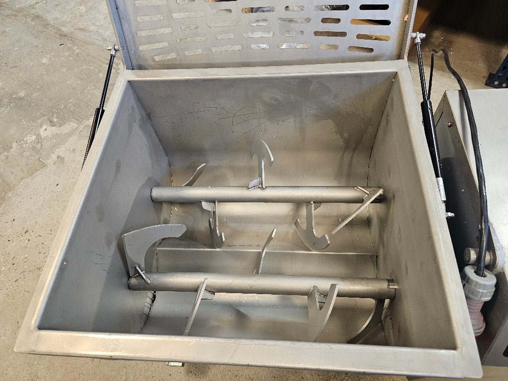 Elektrische vleesmenger GGM Gastro — 64 l / 62 kg — 2,2 kW, Ophalen, Gebruikt, Bakkerij en Slagerij
