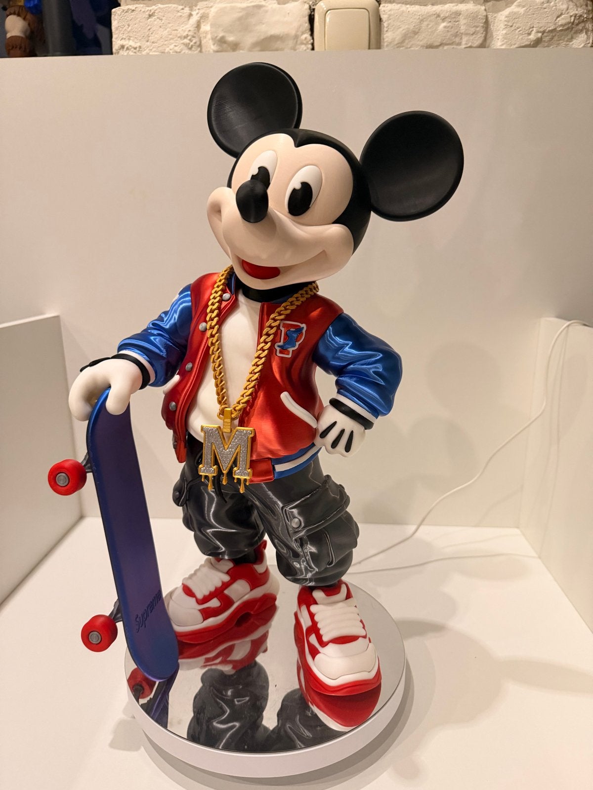 Mickey Mouse Skater Beeld 45cm, Verzamelen, Ophalen of Verzenden, Mickey Mouse, Zo goed als nieuw, Beeldje of Figuurtje