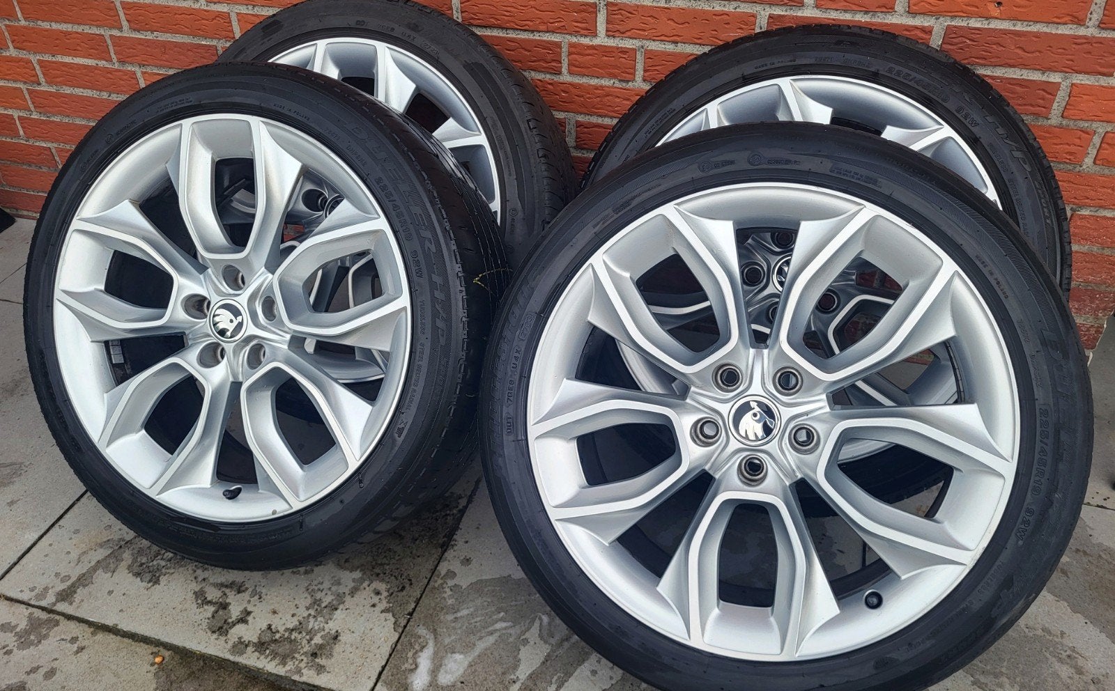 Original Skoda Karoq Crater velgen 225/45/19 inch met zomerb, 19 inch, Banden en Velgen, Nieuw, Ophalen of Verzenden