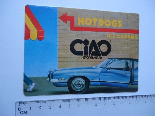 sticker oud CIAO Sportswear Amerikaan auto pop art strip car, Verzamelen, Stickers, Verzenden, Zo goed als nieuw, Bedrijf of Vereniging