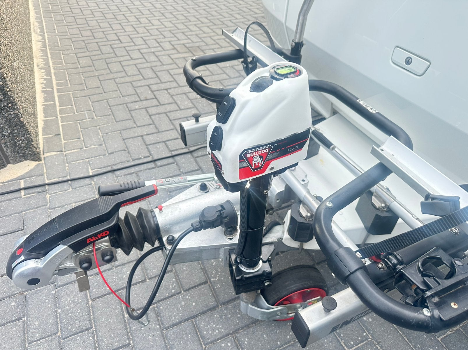 Elektrisch in hoogte verstelbaar neuswiel met alko weeging, Ophalen, Nieuw