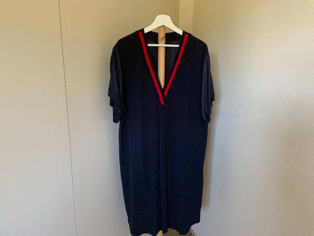 Super leuk donkerblauw jurkje 40, Kleding | Dames, Maat 38/40 (M), Summum, Zo goed als nieuw, Knielengte