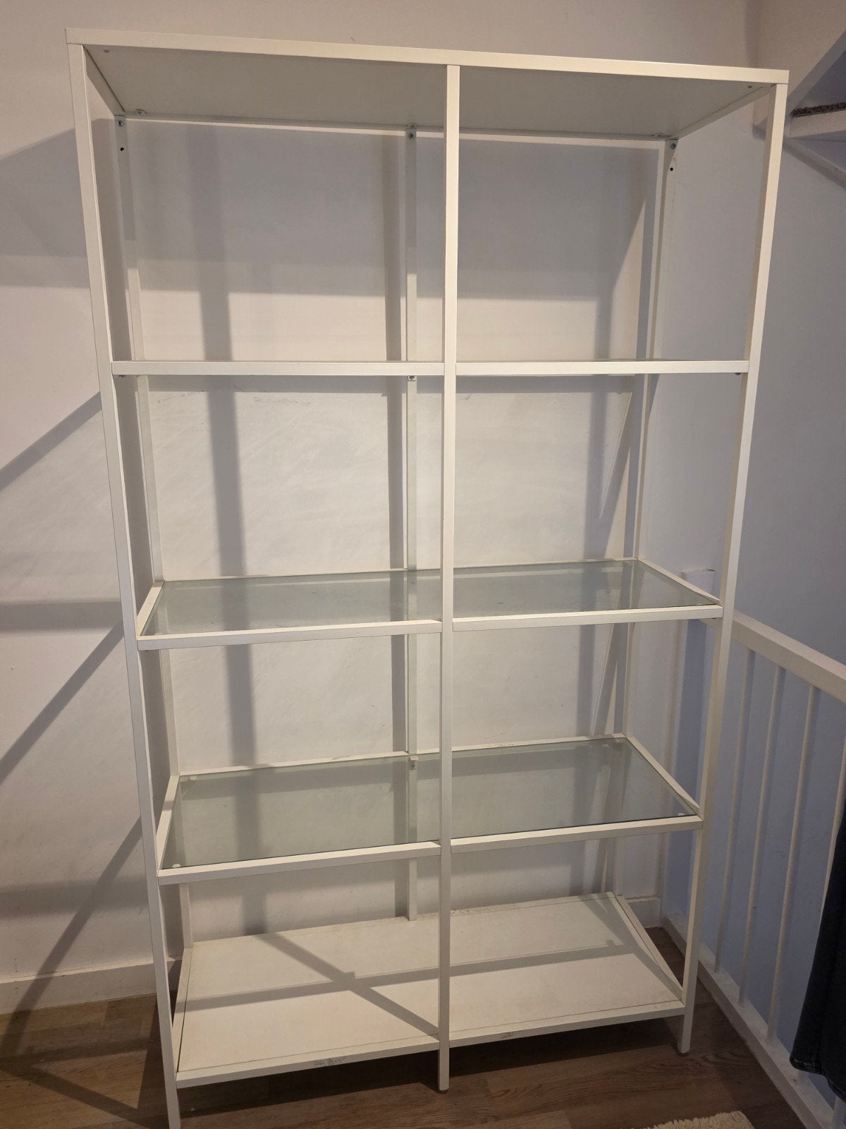 IKEA VITTSJÖ Open Stellingkast - Wit met Glasplaten, Ophalen, Met plank(en), Gebruikt, 50 tot 100 cm