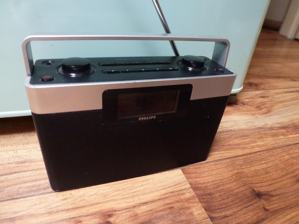 Philips draagbare radio AE2430/12 (digitale FM/AM-tuner, Ophalen of Verzenden, Zo goed als nieuw, Radio