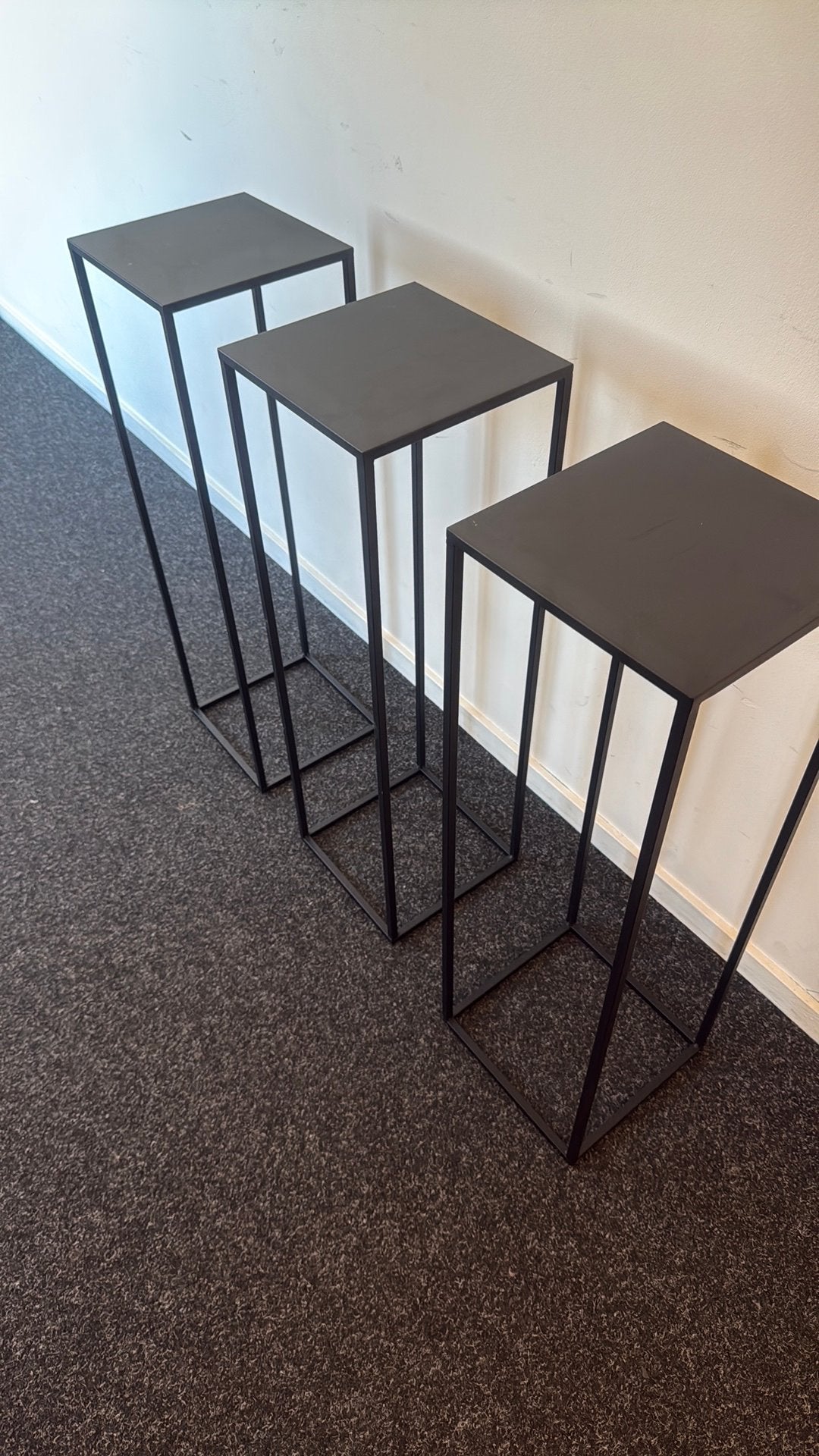Zwarte plantentafels / hoge tafeltjes  - 3 stuks, Ophalen, Zo goed als nieuw