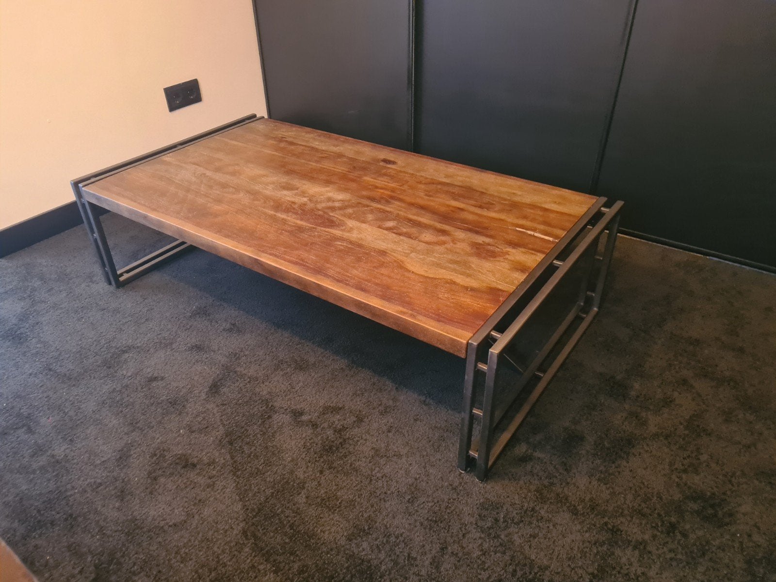 Salontafel Estrada mangohout - Zo goed als nieuw, Ophalen, Zo goed als nieuw, Overige houtsoorten, Industrieel