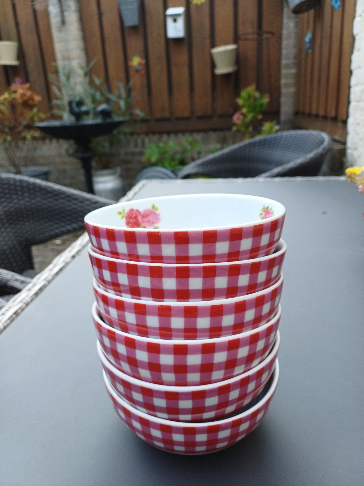 6 soepkommen / schaaltjes met rozen en ruitjespatroon, Gebruikt, Keramiek, Landelijk/Boerenbont, Ophalen of Verzenden
