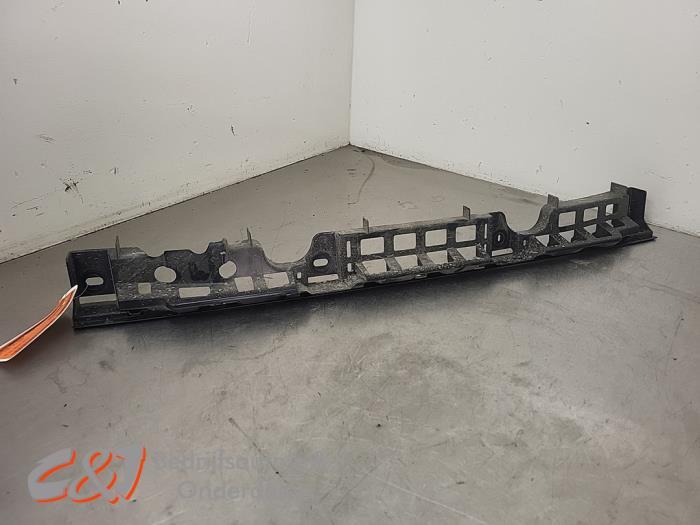 Bumpersteun midden-achter van een Volkswagen Caddy, Gebruikt, -, Volkswagen, -