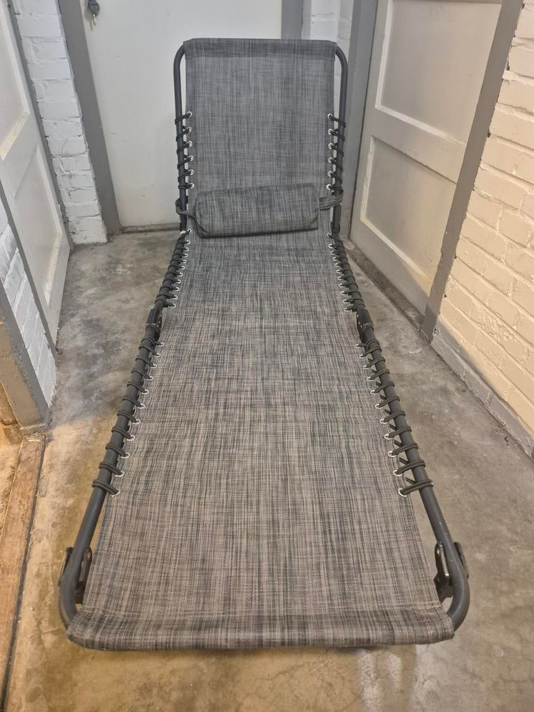 Opvouwbaar ligbed met kussen - Ideaal voor tuin of strand, Ophalen, Gebruikt, Metaal, Verstelbaar