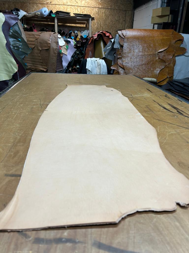 Naturel tuigleer 3 mm dik nmr13, Leer of Kunstleer, Ophalen of Verzenden, Zo goed als nieuw, 30 tot 120 cm