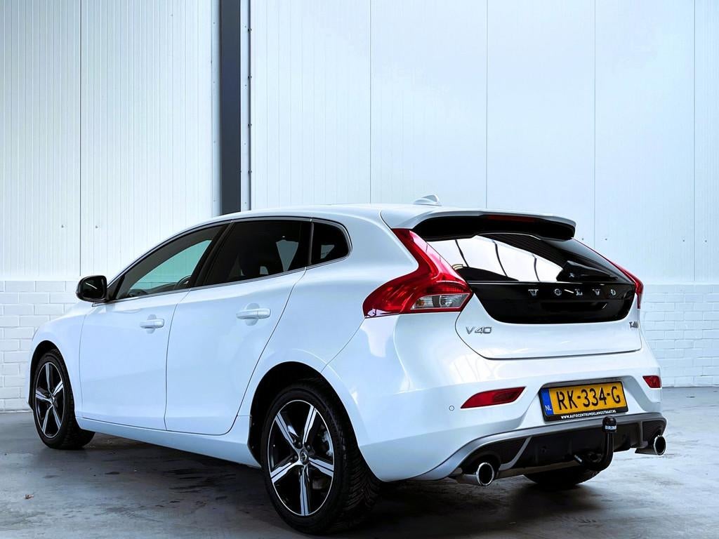 Volvo V40 2.0 T4 Business Sport R-Design|Trekhaak|Leder|Deal, Auto's, Gebruikt, Wit, Bedrijf, 1342 kg