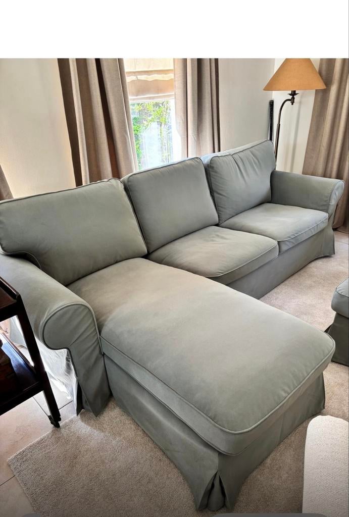 Ikea lichtgroene driezitsbank met chaiselongue en voetenbank, Huis en Inrichting, Banken | Sofa's en Chaises Longues, 250 tot 300 cm