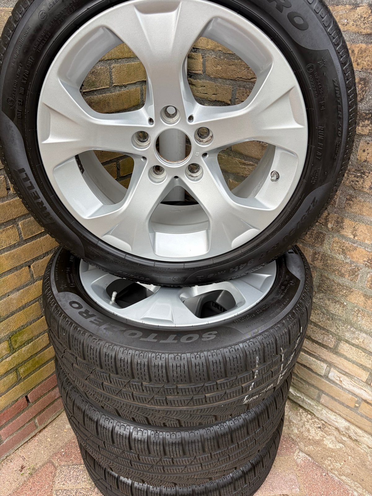 Pirelli Sottozero winterbanden met velgen - 225/50 R17, Ophalen, Gebruikt, Banden en Velgen, Winterbanden