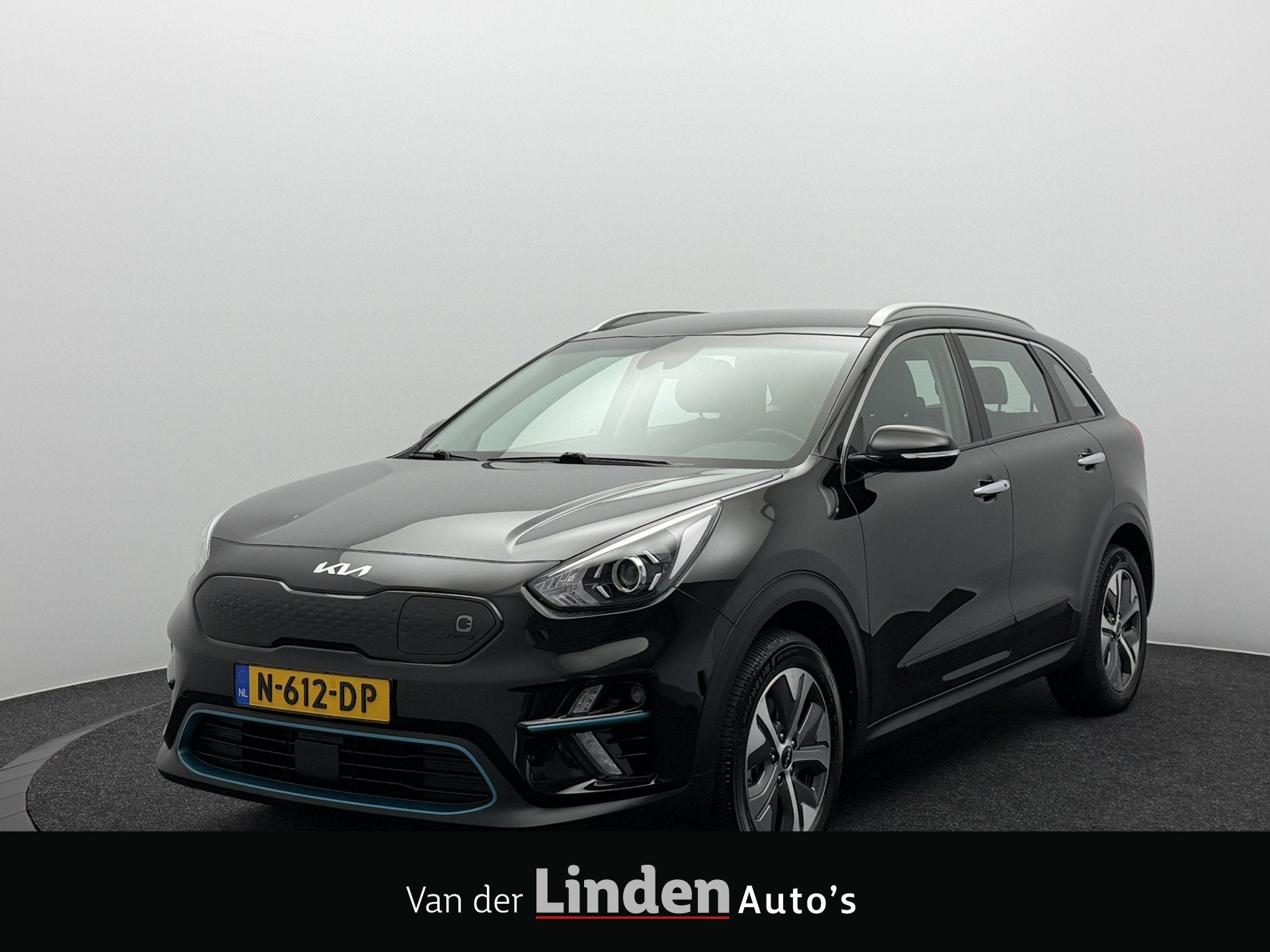 Kia e-Niro DynamicLine 64 kWh SOH 96,9% | Trekhaak | Warmtep, Auto's, Dealer onderhouden, Gebruikt, Zwart, 1712 kg