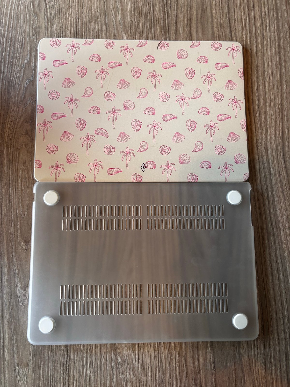 Burga MacBook Hoes Schelpjes Strand Thema Beige/Roze A3113, Computers en Software, Apple Macbooks, Gebruikt, 13 inch, Ophalen of Verzenden