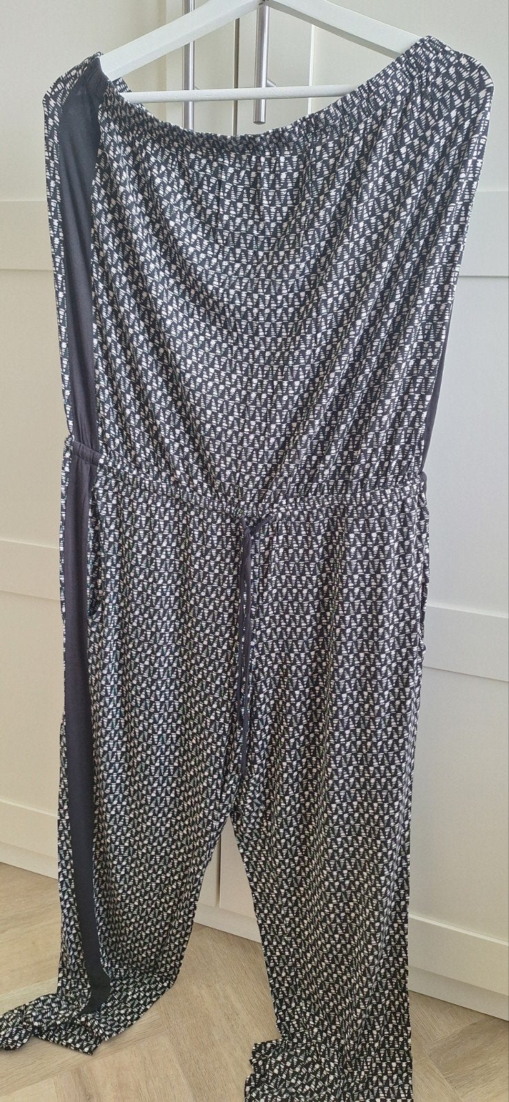 Strapless jumpsuit LASCANA, Ophalen of Verzenden, Zo goed als nieuw, Maat 38/40 (M), Zwart