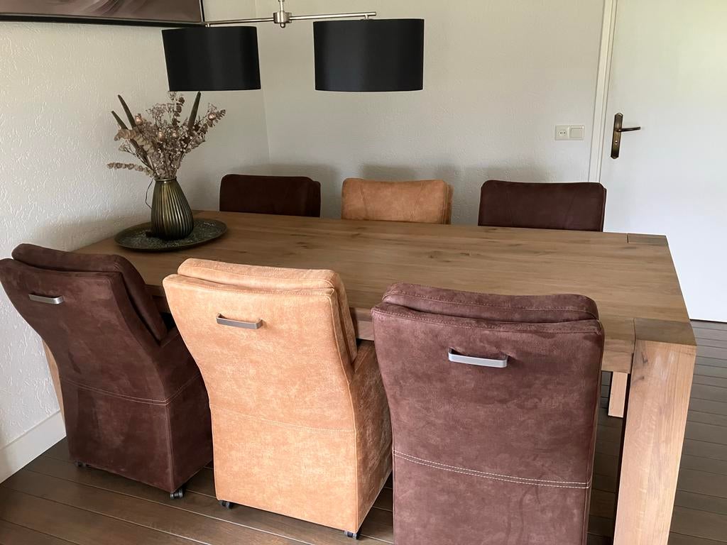 Eettafel rustiek eiken met 6 armstoelen op wielen, Huis en Inrichting, Tafels | Eettafels, Ophalen, 100 tot 150 cm, Rustiek, Eikenhout