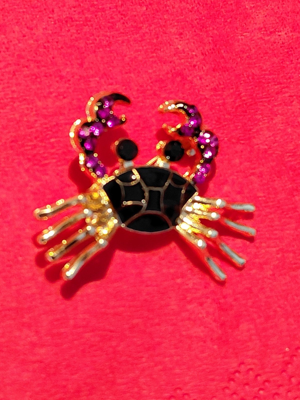 Krab broche met paarse en zwarte steentjes en emaille, Overige materialen, Paars, Minder dan 4 cm, Nieuw