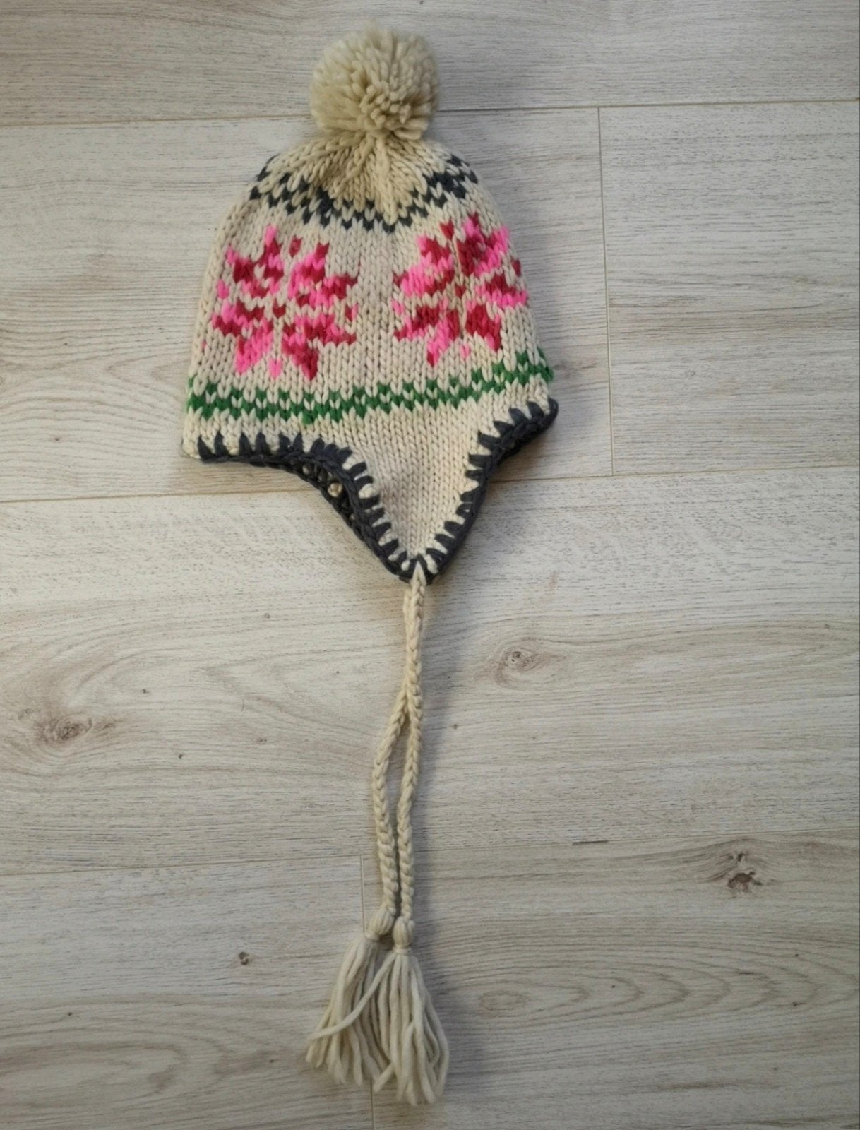 Crèmekleurige muts met gekleurde stiksels, Kinderen en Baby's, Kinderkleding | Mutsen, Sjaals en Handschoenen, Ophalen of Verzenden