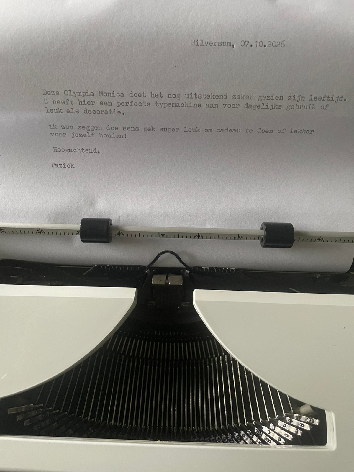 Olympia Monaco typemachine kleur wit + handige kofferdeksel, Diversen, Ophalen of Verzenden, Zo goed als nieuw