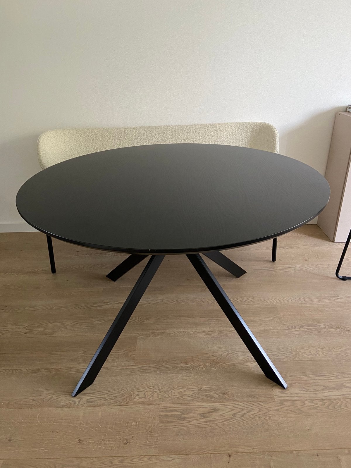 WOOOD Bruno eettafel zwart, Ophalen, Gebruikt, Rond, Vier personen