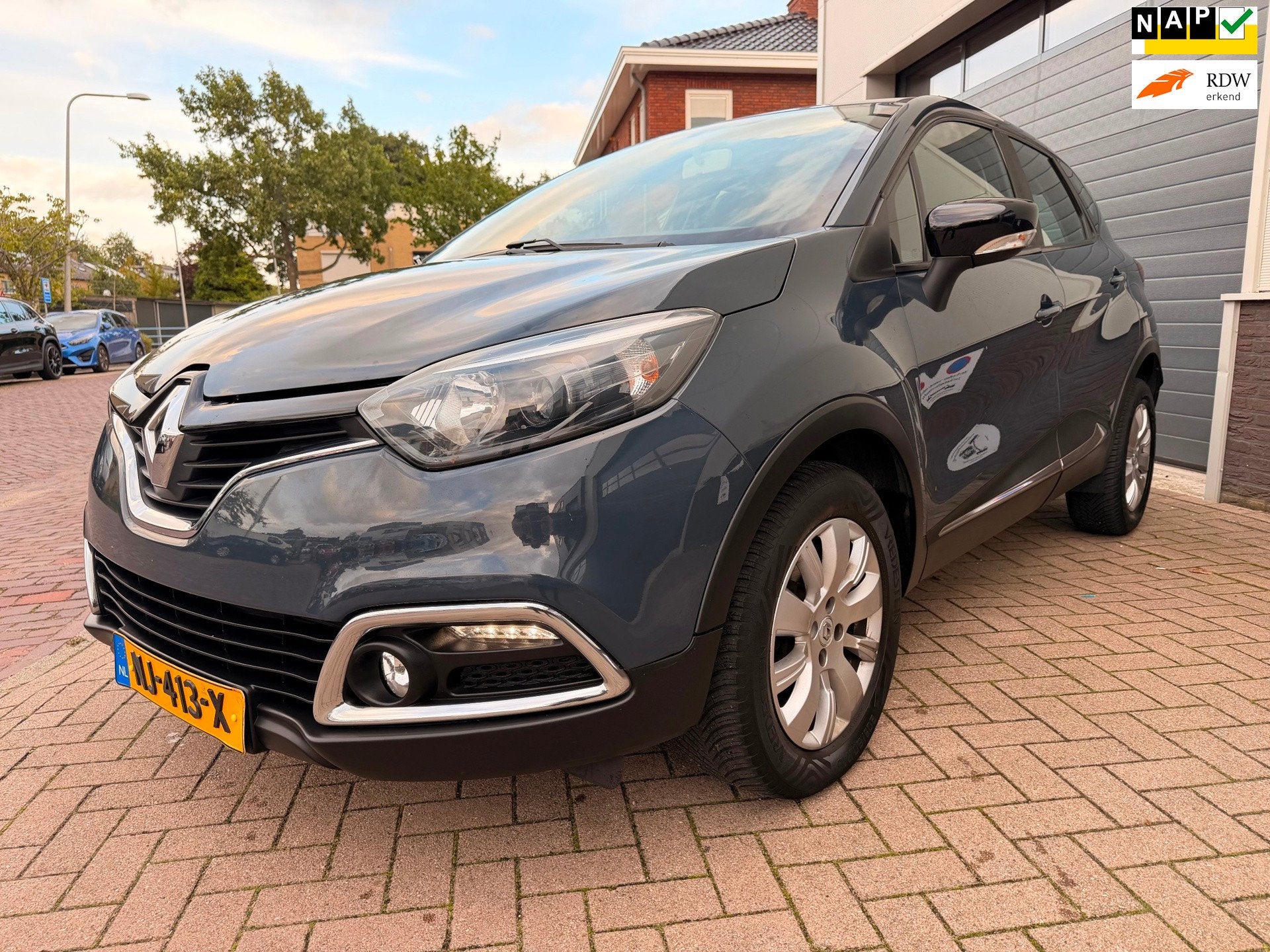 Renault Captur 0.9 TCe /Navi/Cruise-c/Led/Airco/Trekhaak/AUX, Auto's, Voorwielaandrijving, Gebruikt, Euro 6, Blauw