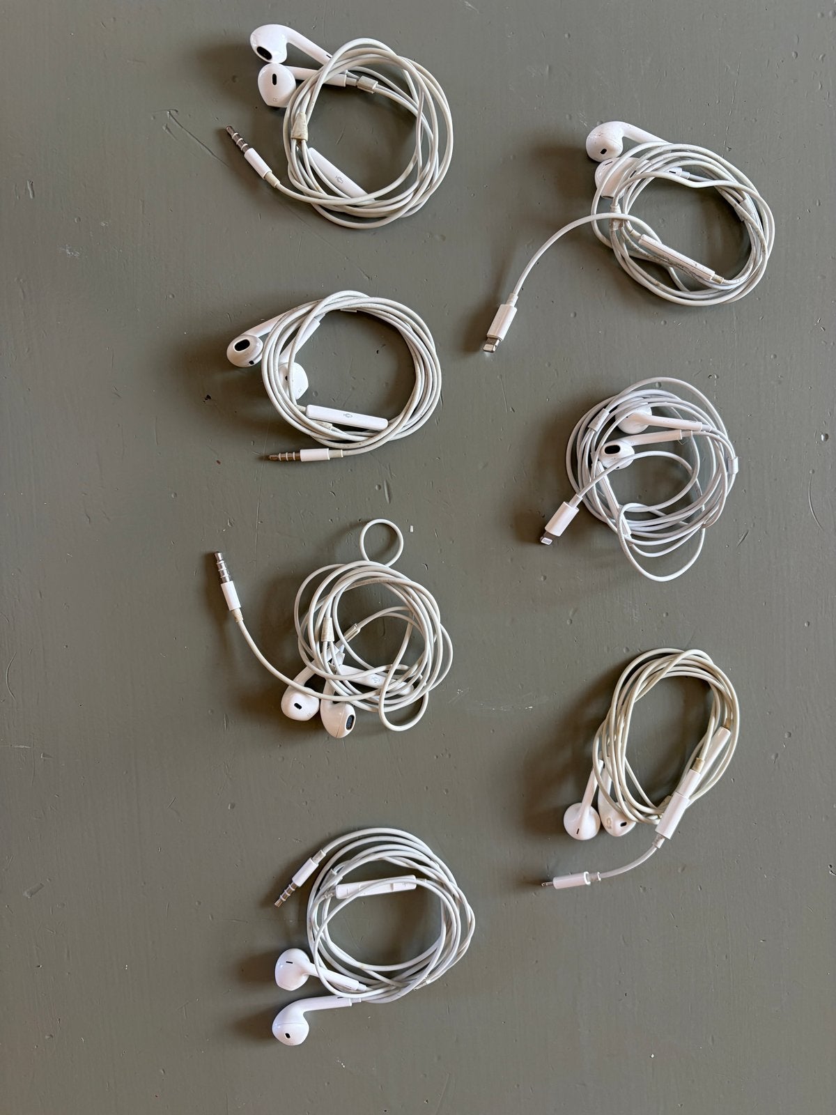 Apple Earpods - 7 stuks oude en nieuwe aansluitinf, Ophalen of Verzenden, Gebruikt