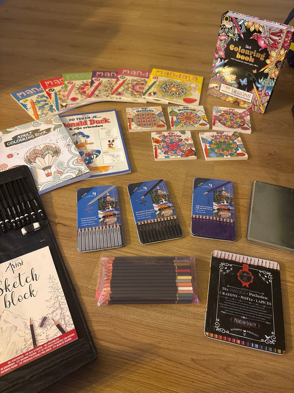 Groot kleurboek pakket met potloden en schetsboek, Ophalen of Verzenden, Zo goed als nieuw, Overige typen