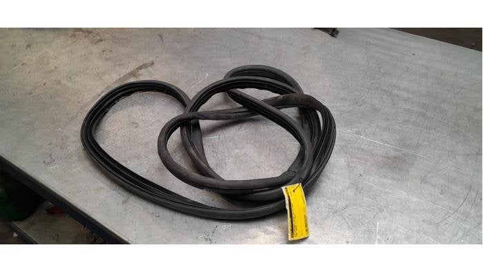 Portierrubber 4Deurs rechts-voor van een Ford Ranger, Gebruikt, -, -, Ophalen of Verzenden