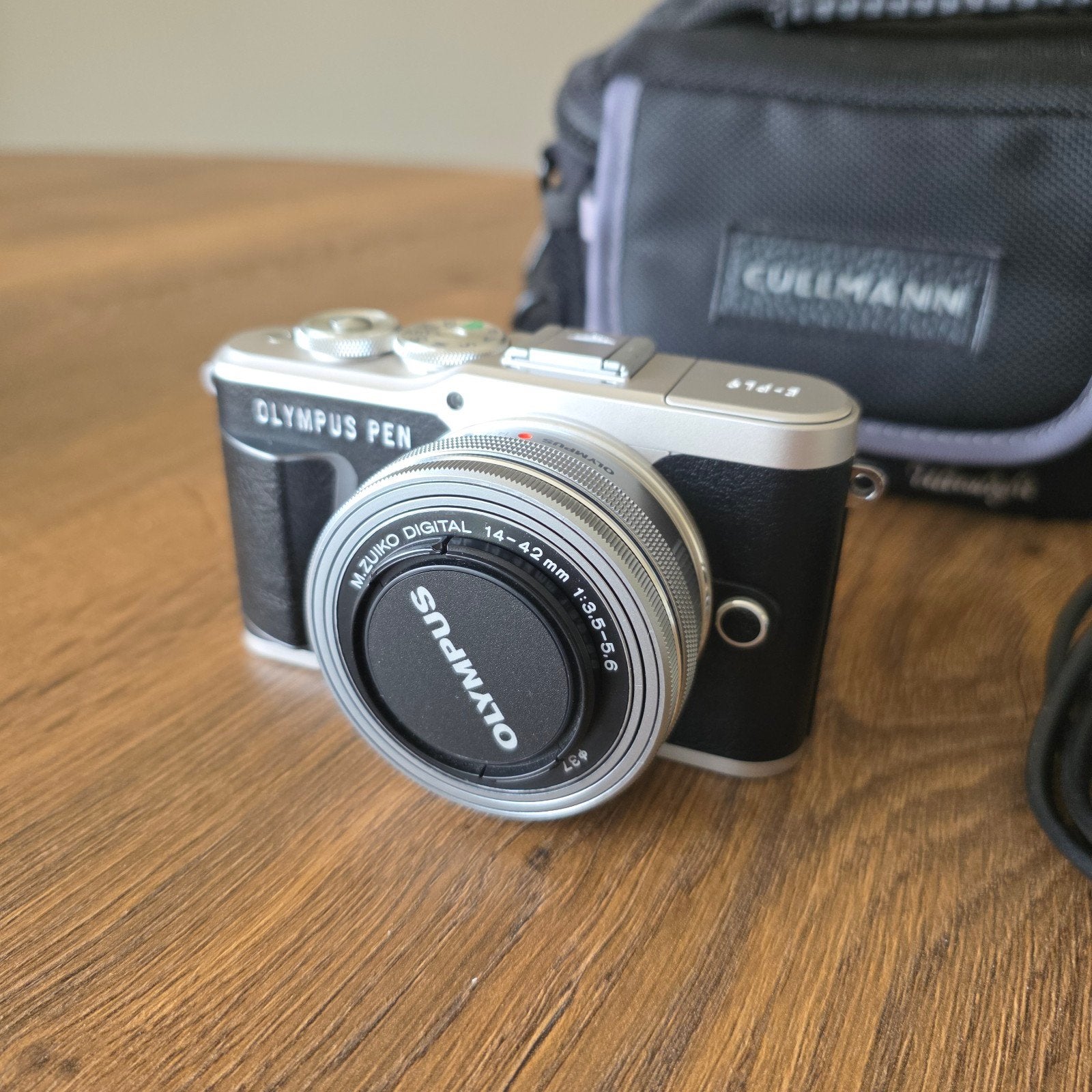 Olympus E-PL9 VLOG systeemcamera met 14-42mm lens, zilver/zw, Ophalen of Verzenden, Zo goed als nieuw, Systeemcamera, Olympus