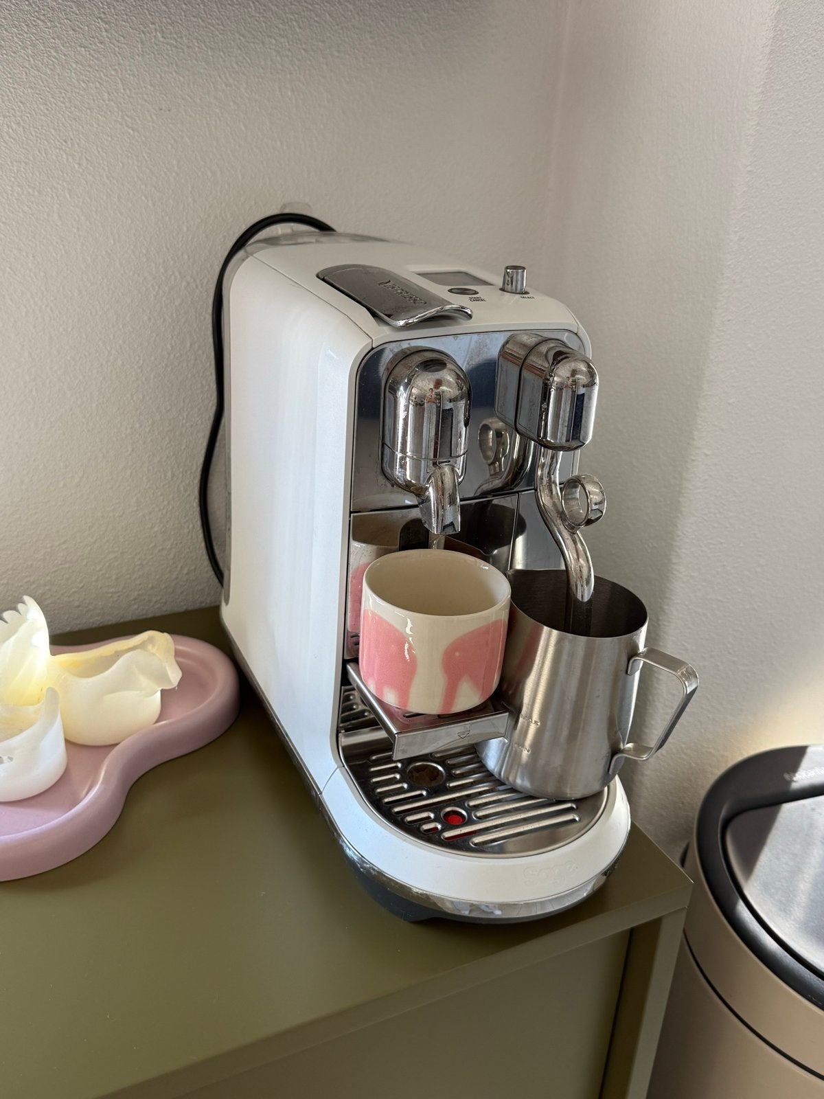 Nespresso Creatista Plus - Wit - Espresso apparaat, Witgoed en Apparatuur, Ophalen, Espresso apparaat, Zo goed als nieuw, 1 kopje