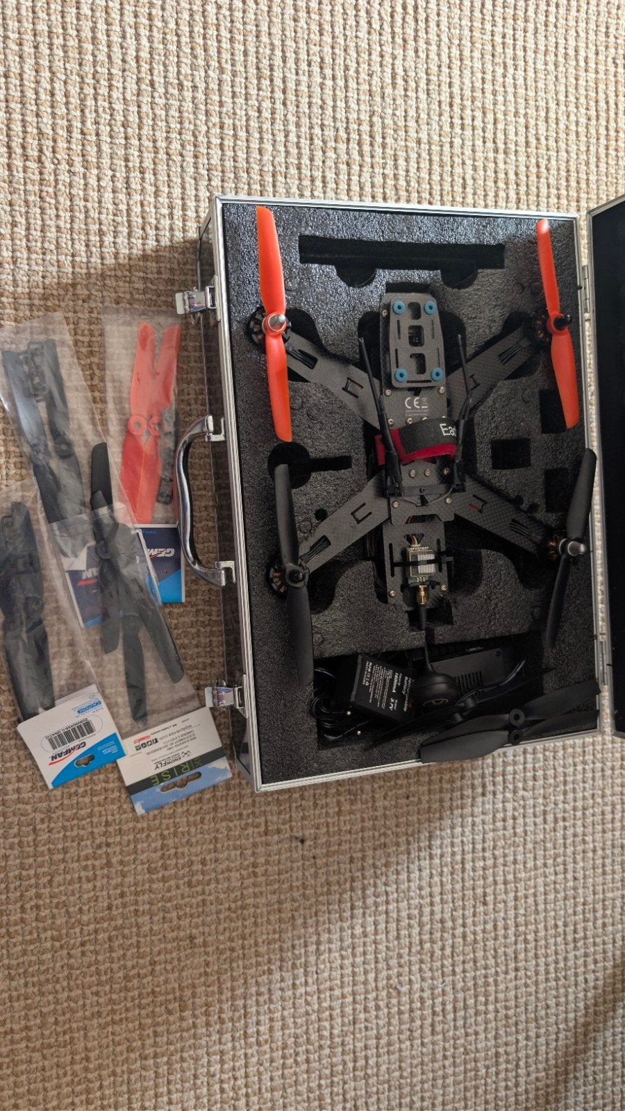 FPV Drone met 2 camera's en veel extra onderdelen in kist, Audio, Tv en Foto, Drones, Gebruikt, Overige merken, Ophalen of Verzenden