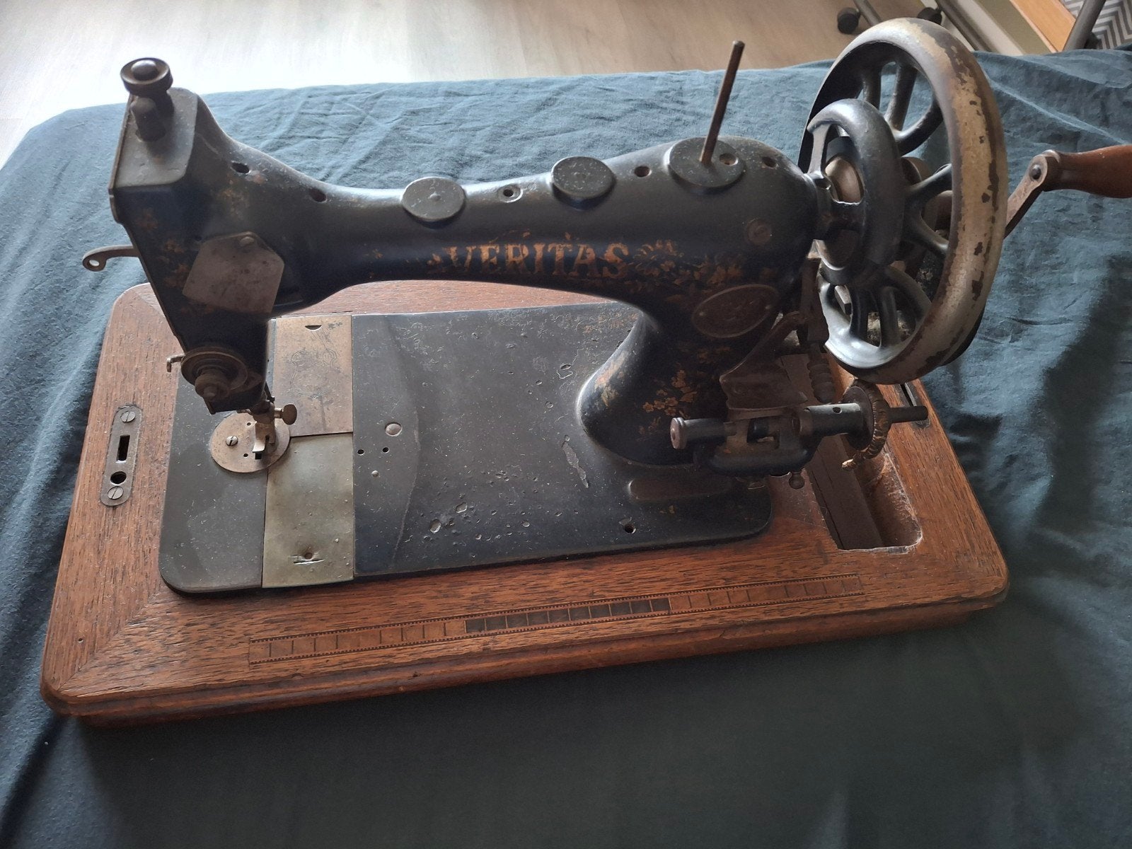 Antieke Veritas Naaimachine - Handbediend, Ophalen