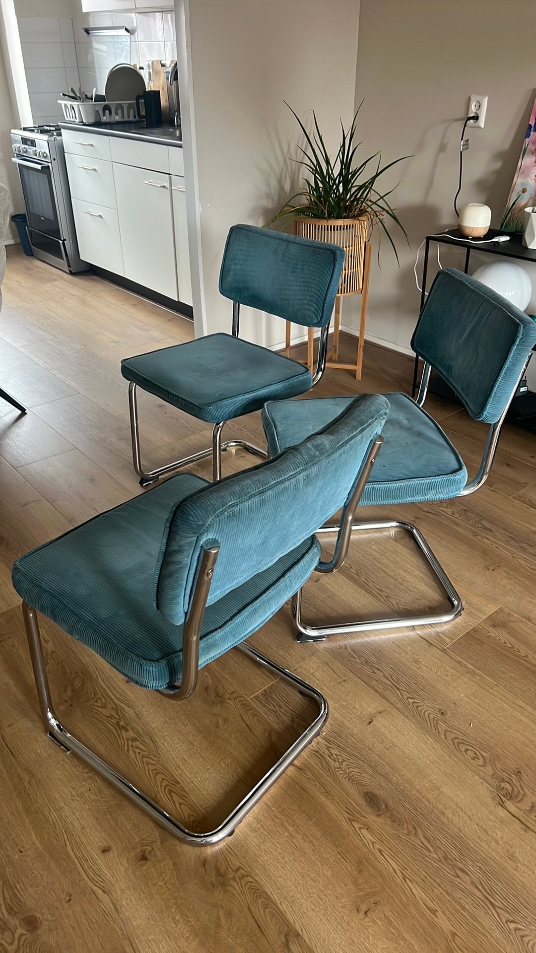 3 prachtige blauw/groene retro eettafelstoelen, Ophalen, Zo goed als nieuw, 75 tot 100 cm, 50 tot 75 cm