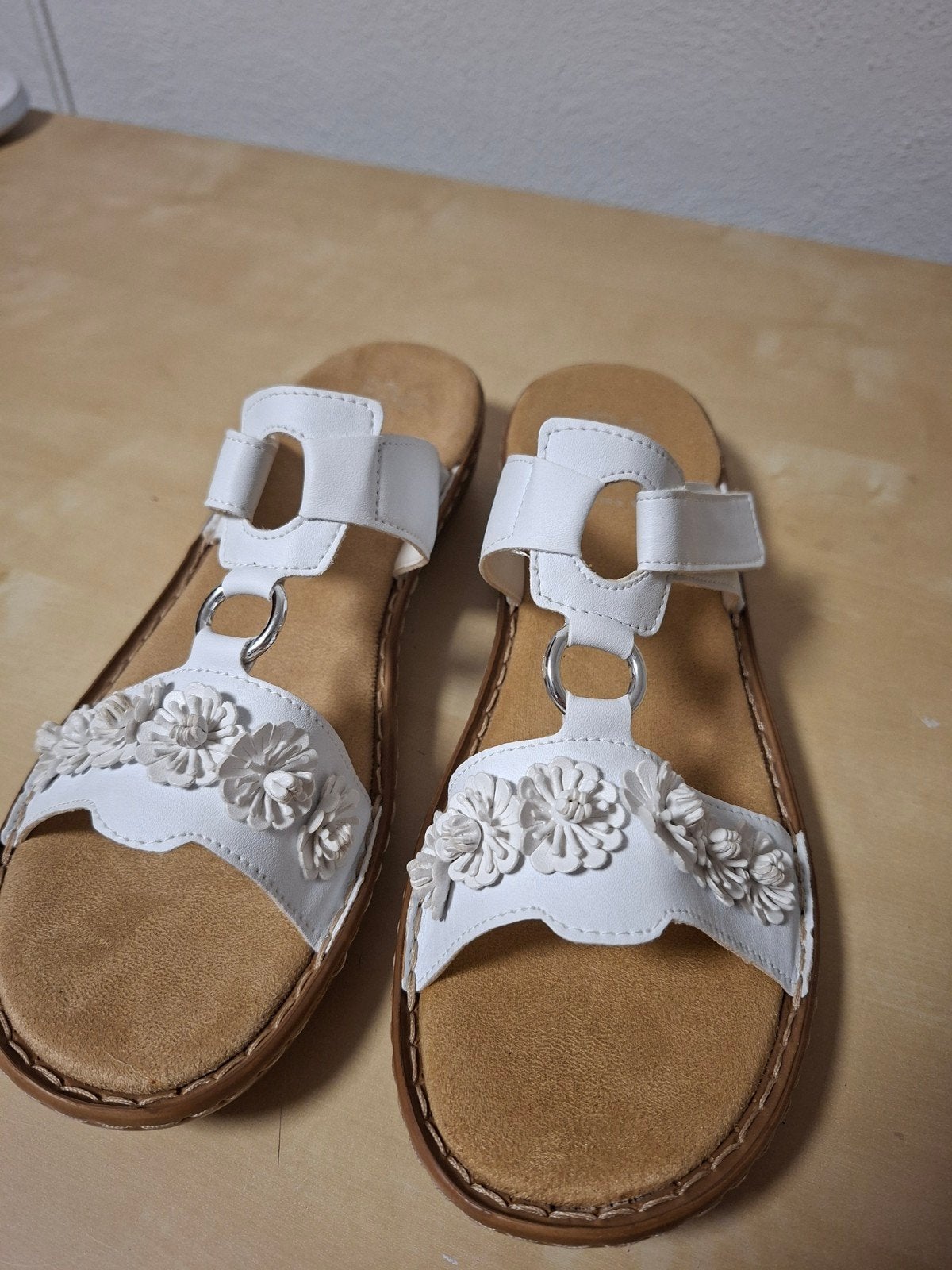 rieker maat 43, Slippers, Wit, Ophalen of Verzenden, Zo goed als nieuw