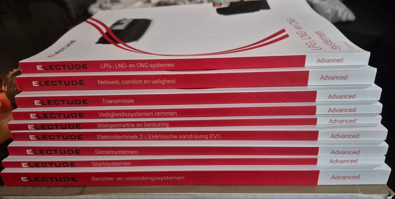 Electude 2e jaars Automonteursboeken nieuw ., Ophalen of Verzenden, Nieuw, MBO