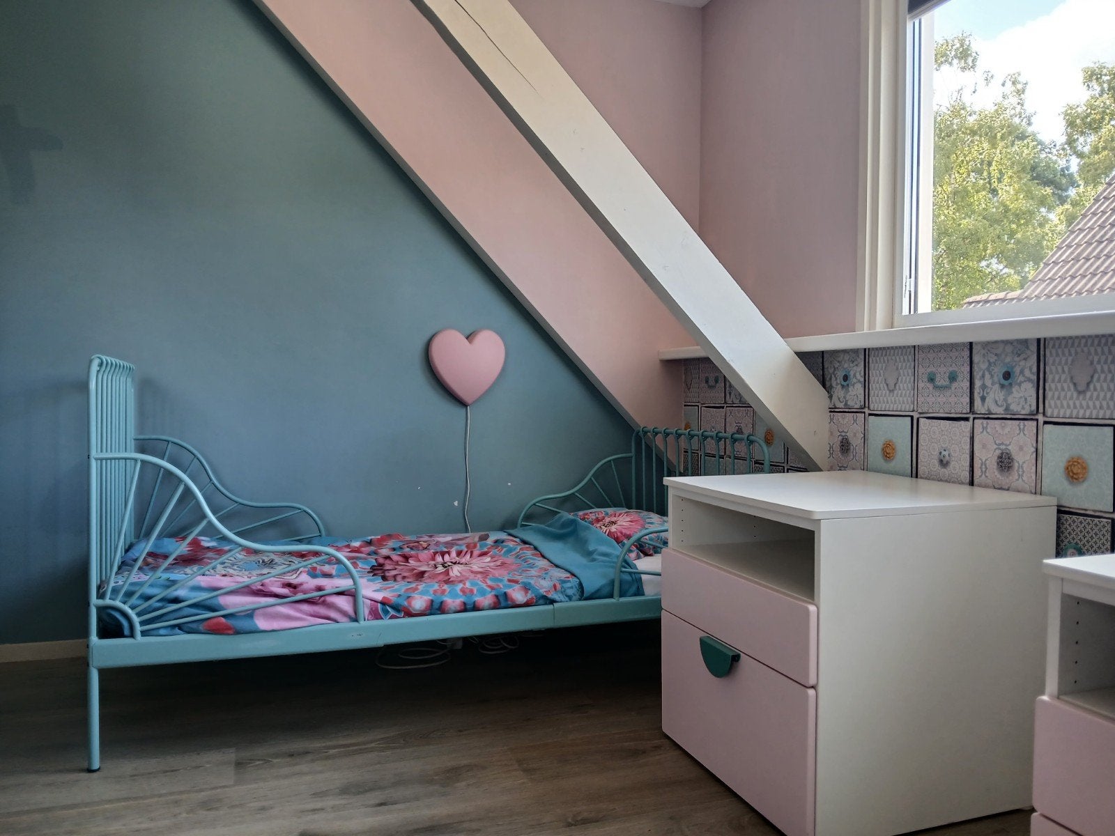 Meegroeibed met lattenbodem en matras + nachtkastje, Gebruikt, 70 tot 85 cm, 180 cm of meer, Ophalen