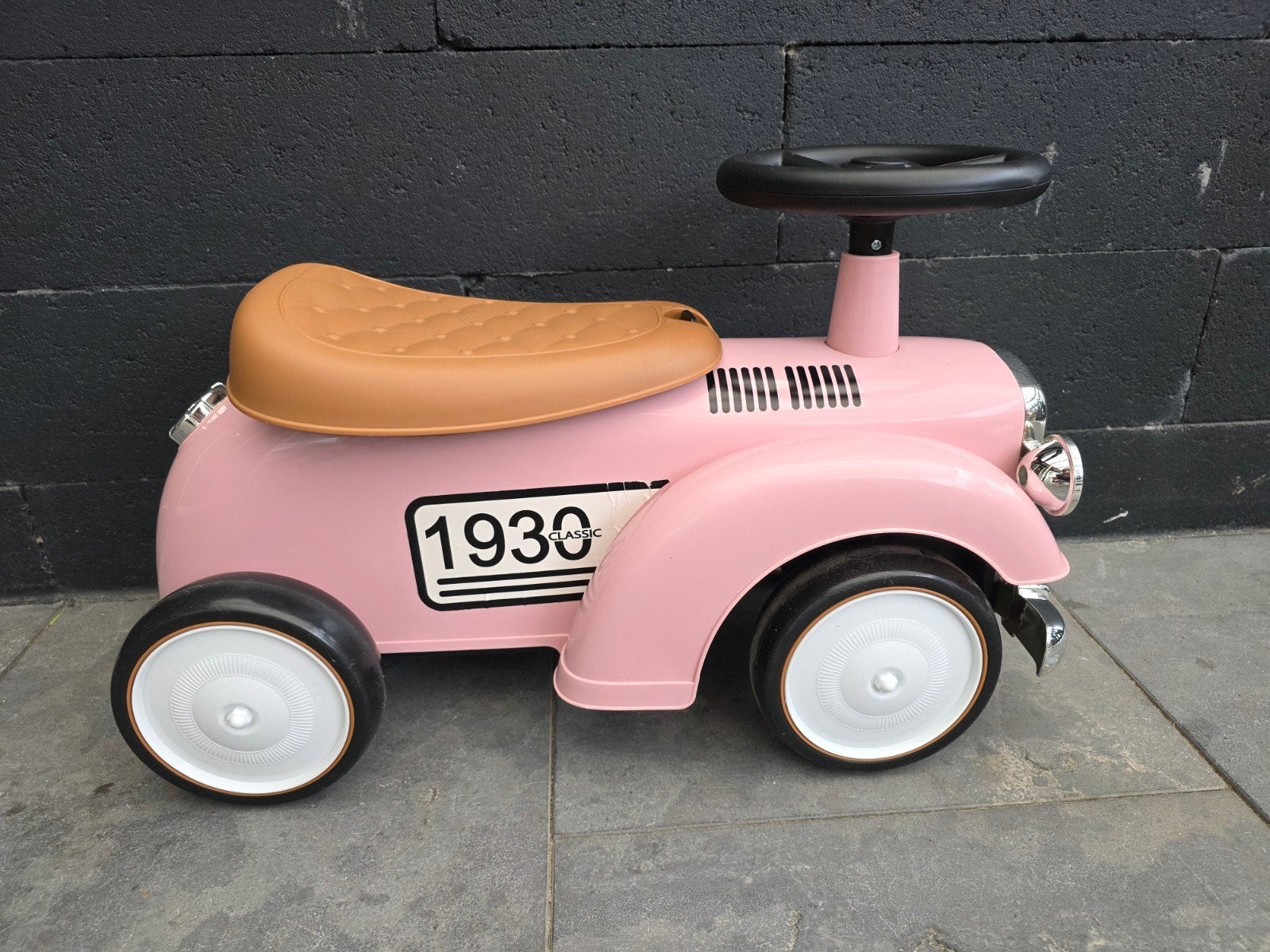 Zo goed als nieuwe roze loopauto '1930 Classic', Ophalen, Zo goed als nieuw