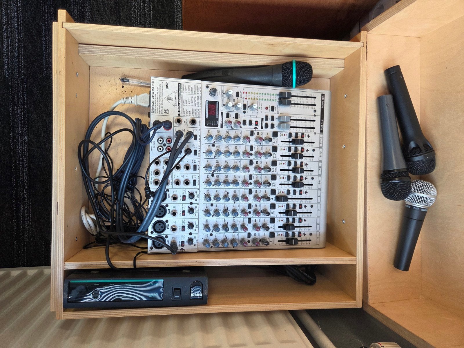 Behringer Mengpaneel, Microfoons en Eurolive Speakers, Muziek en Instrumenten, Mengpanelen, Ophalen, Gebruikt, 10 tot 20 kanalen