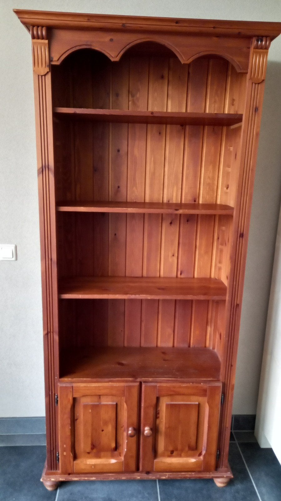 Mooie houten boekenkast met deuren, Ophalen, 50 tot 100 cm, Klassiek / Landelijk, Minder dan 25 cm