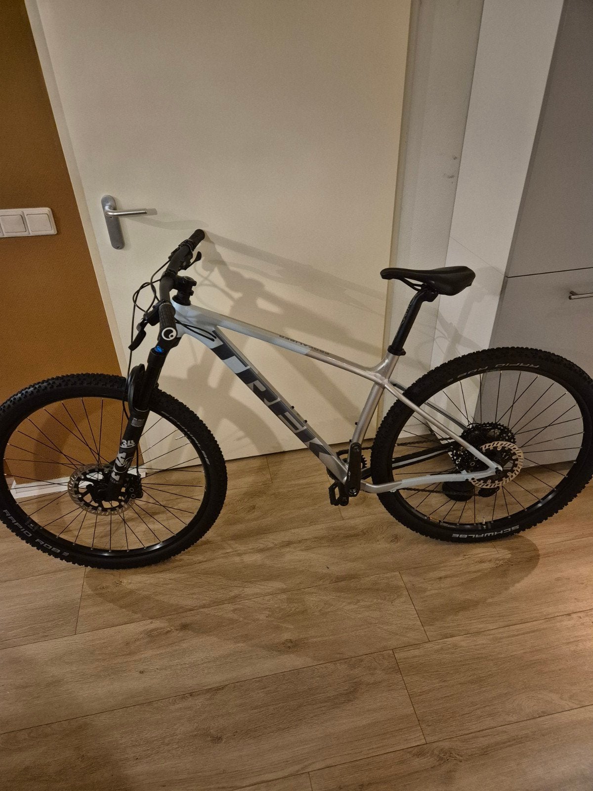 Trek Procaliber 2023 Plasma Grey Pearl MTB - Maat L, Ophalen, Hardtail, Heren, Zo goed als nieuw
