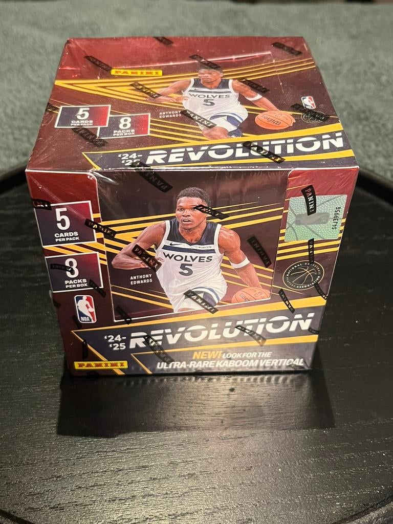 Panini Revolution hobby box. 2024-25. Kaboom!, Ophalen of Verzenden, Nieuw, Buitenlandse clubs, Poster, Plaatje of Sticker