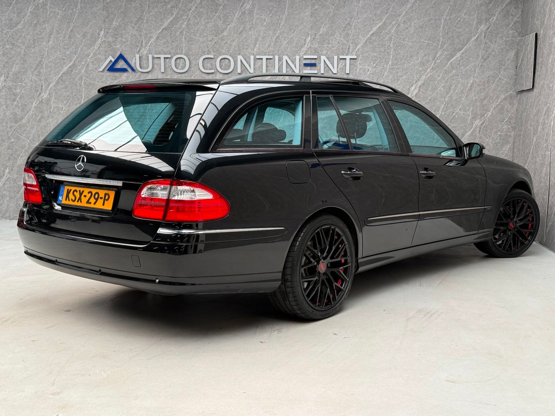 Mercedes-Benz E-klasse Combi 320 Avantgarde / Full Option /, Auto's, Mercedes-Benz, Automaat, Achterwielaandrijving, Gebruikt
