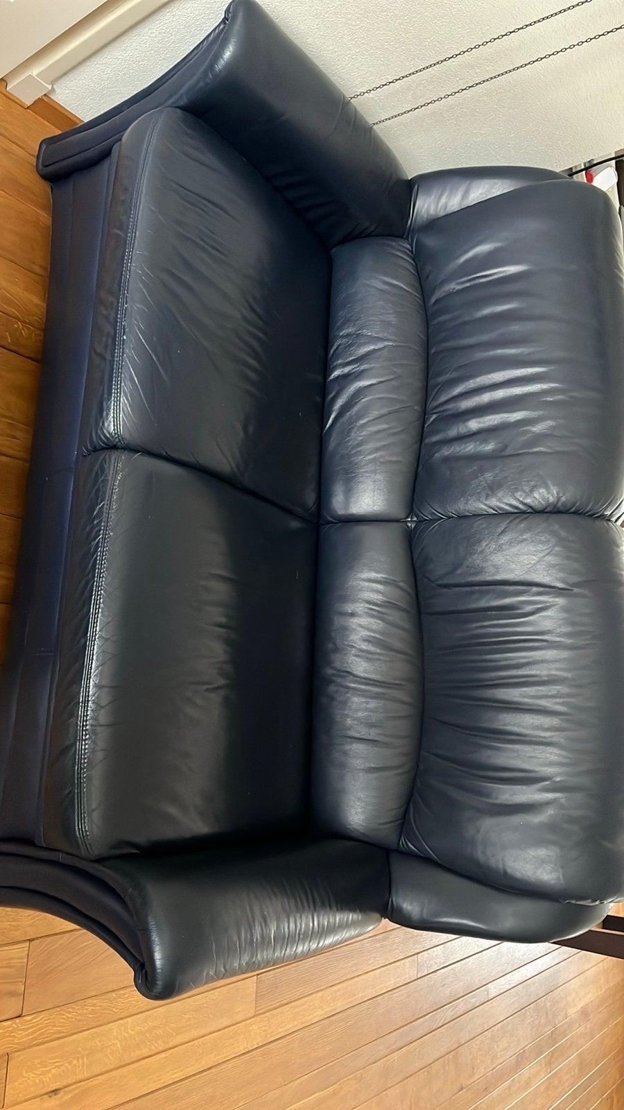 Comfortabele donkerblauwe leren bank, Ophalen, Gebruikt, Driepersoons, Rechte bank